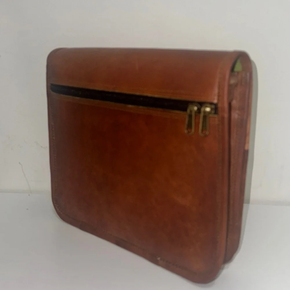 NEW Gorgeous Vintage Leather Messenger/Crossbody Bag